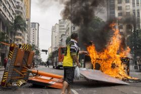 MAIS DE 80 DETIDOS APÓS CONFRONTO ENTRE SEM-TETO E POLÍCIA EM SÃO PAULO