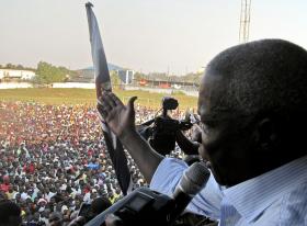 DHLAKAMA ACUSA FRELIMO DE GASTAR DEMASIADO DINHEIRO NA CAMPANHA DAS ELEIÇÕES GERAIS DE MOÇAMBIQUE