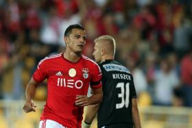 BENFICA VENCE NO ESTORIL E REFORÇA LIDERANÇA DA I LIGA