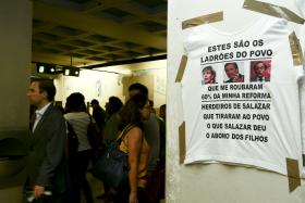 PENSIONISTAS DO METRO DE LISBOA EM VIGÍLIA CONTRA CORTES NAS REFORMAS