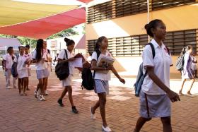 MINISTÉRIO DA EDUCAÇÃO RECUSA ABANDONO NA ESCOLA PORTUGUESA DE DÍLI –