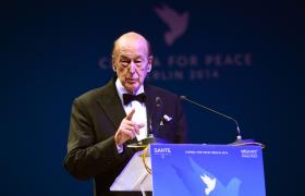 FRANÇA CORRE RISCO DE VIVER SITUAÇÃO COMO A DA GRÉCIA – EX-PR GISCARD D’ESTAING