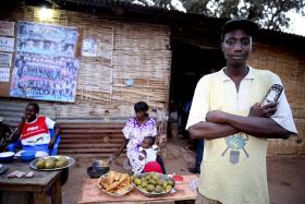 ÉBOLA: TRABALHADORES DA CÂMARA DE BISSAU SUSPENDEM GREVE PARA LIMPAR A CIDADE