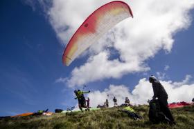 FERIDO GRAVE APÓS QUEDA DE PARAPENTE NUMA ENCOSTA NA ARRÁBIDA