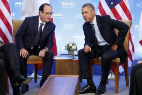 HOLLANDE E OBAMA PEDEM ESFORÇOS INTERNACIONAIS PARA CONTER EPIDEMIA DE ÉBOLA