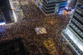 ESTUDANTES ROMPEM DIÁLOGO COM GOVERNO DE HONG KONG