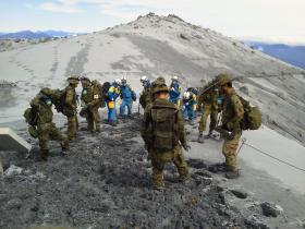 SOBE PARA 50 NÚMERO DE MORTOS DEVIDO A ERUPÇÃO VULCÂNICA NO JAPÃO