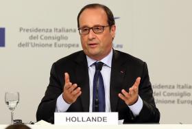 HOLLANDE APELA A TURQUIA PARA ABRIR FRONTEIRA E PEDE ARMAS PARA LUTA CONTRA “JIHADISTAS”