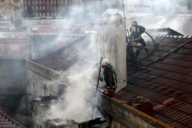 BOMBEIROS AFASTAM HIPÓTESE DE ORIGEM CRIMINOSA EM INCÊNDIO NA BAIXA LISBOETA