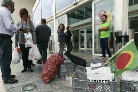 PRODUTORES DO DISTRITO DE SETÚBAL OFERECEM BATATAS EM PROTESTO