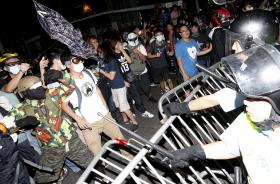 HONG KONG: VINTE FERIDOS EM NOVOS CONFRONTOS ENTRE MANIFESTANTES E POLÍCIA