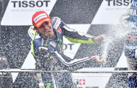 VALENTINO ROSSI GANHA MOTO GP DA AUSTRÁLIA APÓS QUEDA DO CAMPEÃO MARC MARQUEZ