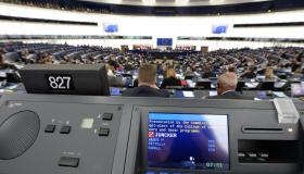 PARLAMENTO EUROPEU APROVA “COMISSÃO JUNCKER”