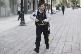 PM CANADIANO CONSIDERA TIROTEIO NO PARLAMENTO COMO “ATAQUE TERRORISTA”