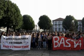 ESTUDANTES DO PORTO PEDEM DEMISSÃO DO GOVERNO POR DESINVESTIR NA ESCOLA PÚBLICA