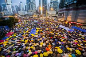 MARATONA EM FORMA DE CHAPÉU-DE-CHUVA PARA APOIAR OS PROTESTOS EM HONG KONG