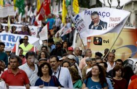 FRENTE COMUM DEFENDE DEMISSÃO DO GOVERNO E REVOGAÇÃO DOS CORTES SALARIAIS