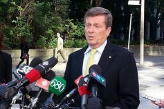 John Tory fala aos apoiantes, depois de vencer a eleição para presidente de Toronto, na segunda-feira, 27 de outubro de 2014. (The Canadian Press / Nathan Denette)