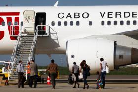 TRANSPORTADORA CABO-VERDIANA VENDE DOIS AVIÕES ATR 72 PARA PAGAR DÍVIDAS