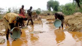 QUASE 100 IMIGRANTES ILEGAIS DA RD CONGO DETIDOS A GARIMPAR DIAMANTES EM ANGOLA