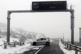 ACESSOS AO MACIÇO CENTRAL DA SERRA DA ESTRELA MANTÊM-SE ENCERRADOS