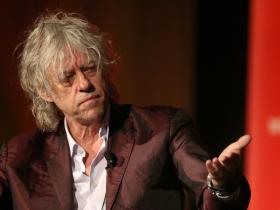 ATIVISTA BOB GELDOF REÚNE NOVA BAND AID PARA AJUDAR A LUTA CONTRA O ÉBOLA