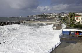 MAU TEMPO: PORTO SANTO SEM LIGAÇÃO MARÍTIMA PELO TERCEIRO DIA