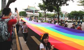 CHINA TEM CERCA DE 40 MILHÕES DE HOMOSSEXUAIS – IMPRENSA