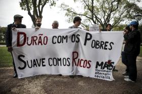 GRUPO PROTESTA EM BELÉM CONTRA CONDECORAÇÃO DE DURÃO BARROSO