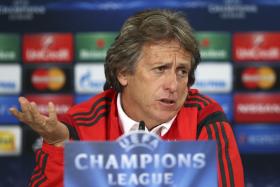 JORGE JESUS RECONHECE QUE SÓ A VITÓRIA MANTÉM O BENFICA NA “CHAMPIONS”