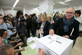 CATALUNHA: UM DETIDO DEPOIS DE GRUPO TER DESTRUÍDO UMA URNA NUMA ESCOLA EM GIRONA