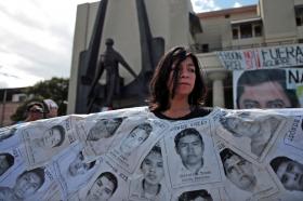 MILHARES MANIFESTAM-SE CONTRA GOVERNO MEXICANO DEPOIS DE MASSACRE DE ESTUDANTES