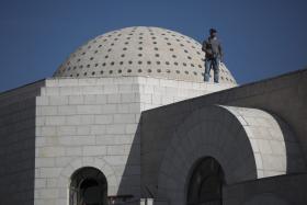 ISRAEL VAI FACILITAR PORTE DE ARMAS PARA AUTODEFESA APÓS ATAQUE A SINAGOGA EM JERUSALÉM