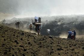 VULCÃO DO FOGO ACALMOU APÓS AS FORTES EXPLOSÕES DE MADRUGADA