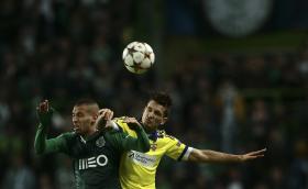 FALHA NA ILUMINAÇÃO ATRASA REINÍCIO DO SPORTING-MARIBOR