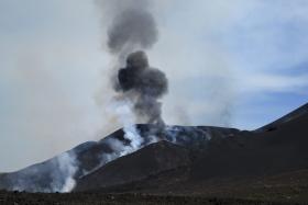 LAVA ATINGE PRIMEIRA ALDEIA NA ILHA DO FOGO EM CABO VERDE