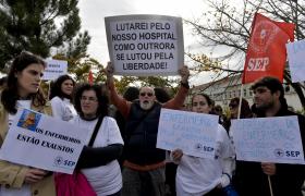 ENFERMEIROS EM VIGÍLIA CONTRA FALTA DE CONDIÇÕES HOSPITALARES NO OESTE