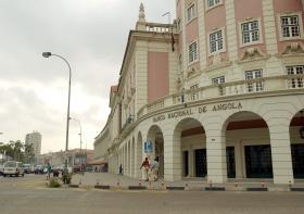 MULHERES SÃO MAIORIA EM ANGOLA MAS TÊM MENOS DE UM TERÇO DAS CONTAS BANCÁRIAS