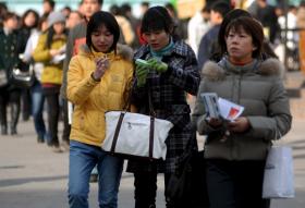 MAIS DE 70% DAS CHINESAS TRABALHAM FORA DE CASA, MAS POUCAS CHEGAM AO TOPO