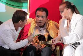 MOHAMED ALI INTERNADO COM LIGEIRA PNEUMONIA