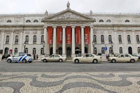 EXPOSIÇÃO ASSINALA A PARTIR DE HOJE 50 ANOS DO INCÊNDIO DO TEATRO D. MARIA II