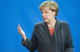 MERKEL ALERTA QUE REFORMAS DE FRANÇA E ITÁLIA “NÃO SÃO SUFICIENTES”