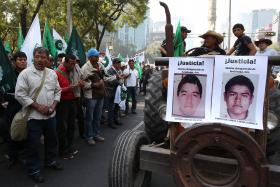 MÉXICO TEM HOJE MANIFESTAÇÕES EM TODO O PAÍS CONTRA O DESAPARECIMENTO ESTUDANTES