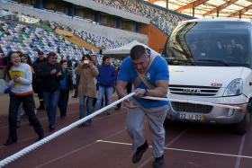 DESDE RASGAR UMA LISTA TELEFÓNICA A PUXAR UM AUTOCARRO, LEIRIA VIU CAIR 11 RECORDES