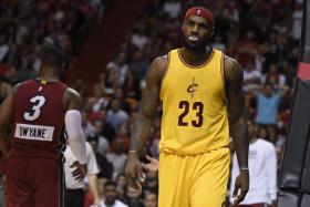 LEBRON JAMES DERROTADO NO REGRESSO A MIAMI