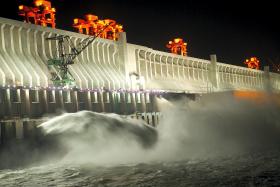 BARRAGEM DAS TRÊS GARGANTAS SUPERA A DE ITAIPÚ COMO MAIOR CENTRAL HIDROELÉTRICA DO MUNDO