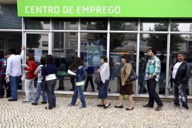 NÚMERO DE BENEFICIÁRIOS QUE RECEBIA PRESTAÇÕES DE DESEMPREGO CAIU PARA 307 MIL EM NOVEMBRO