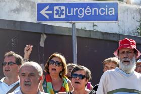 HOSPITAIS PODEM CONTRATAR MÉDICOS E ENFERMEIROS PARA URGÊNCIAS  E SUBSTITUIR AUSENTES