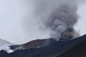 VULCÃO DO FOGO COM ATIVIDADE MAIS INTENSA MAS SEM EMISSÃO DE LAVA