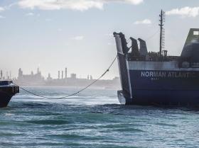 ‘FERRY’ NORMAN ATLANTIC REBOCADO PARA PORTO DE BRINDISI, ENCONTRADA CAIXA NEGRA